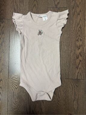 Jamie Kay Cream Ribbed Flutter Sleeve Bodysuit with Embroidered Bouquet 3T